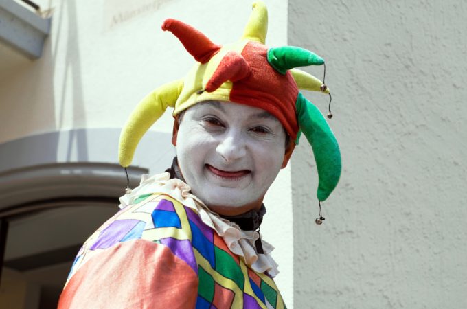 https://pixabay.com/photos/fool-court-jester-clown-funny-1476189/