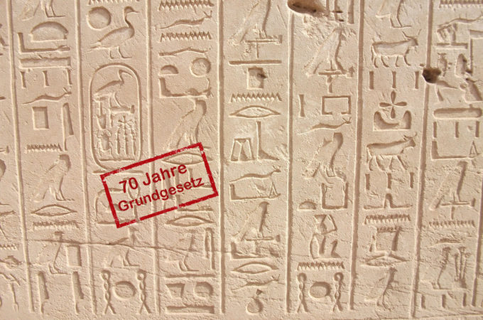 https://pixabay.com/de/photos/hieroglyphen-pharaonen-%C3%A4gypten-429863/