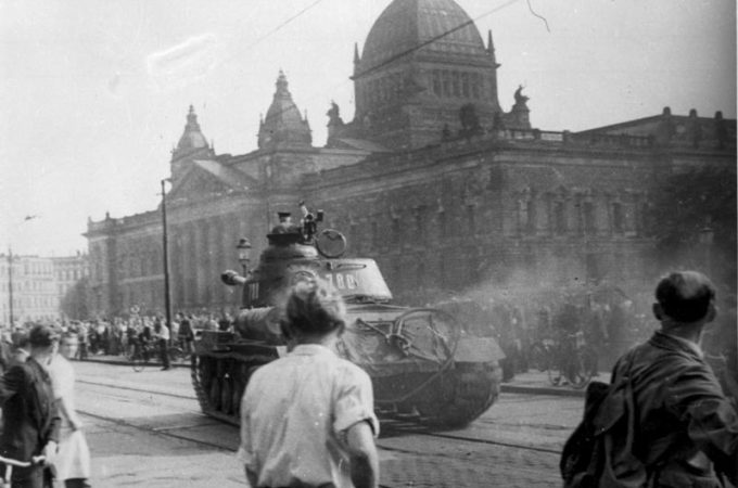 https://commons.wikimedia.org/wiki/File:Bundesarchiv_Bild_175-14676,_Leipzig,_Reichsgericht,_russischer_Panzer.jpg